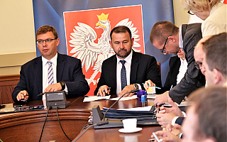 Kolejne umowy podpisane. Samorządy otrzymają ponad 20 milionów złotych z Funduszu Dróg Samorządowych